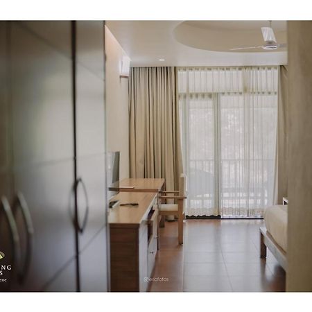 Whispering Waters Hotel Malayattur Luaran gambar