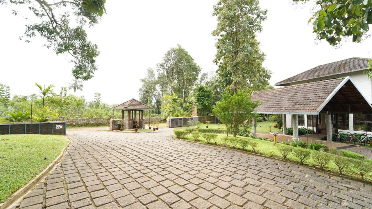 Whispering Waters Hotel Malayattur Luaran gambar